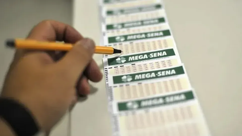 Com 27 apostas acertando cinco n&uacute;meros, cada uma receber&aacute; R$ 87.399,64; pr&oacute;ximo sorteio ser&aacute; na quinta-feira.