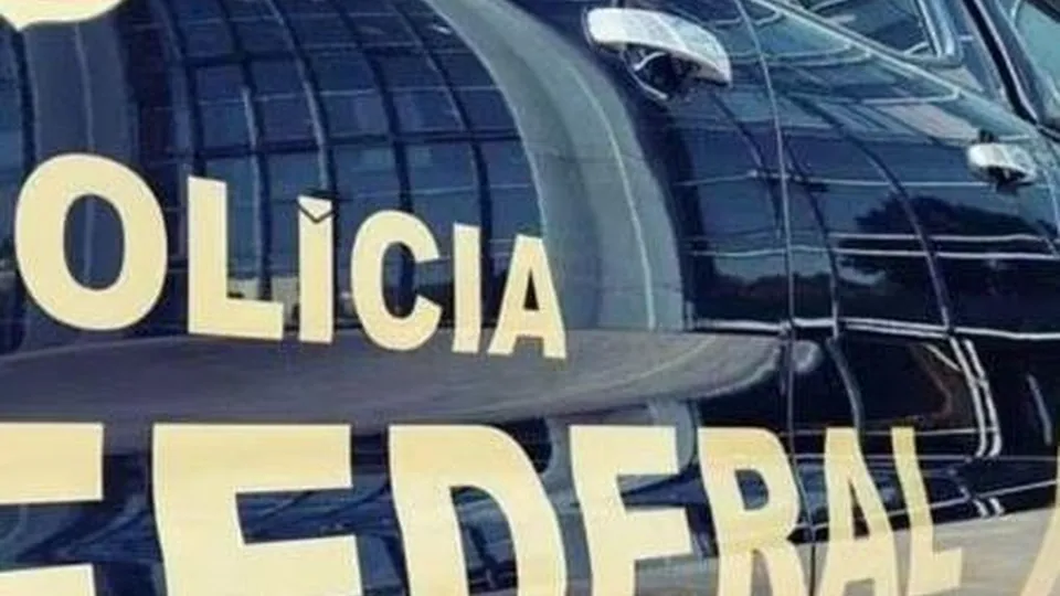 O ministro Alexandre de Moraes, do STF, ordenou a pris&atilde;o de 15 investigados e o afastamento de policiais no Rio de Janeiro.