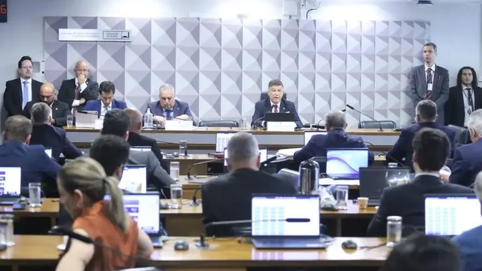 Parlamentares barram depoimentos de aliados de Lulinha e criticam blindagem no sistema financeiro