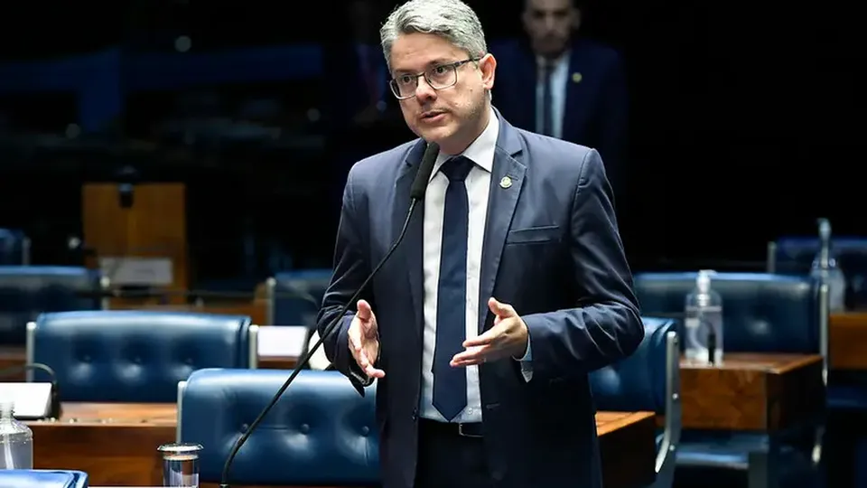 A&ccedil;&atilde;o judicial foi motivada por afirma&ccedil;&otilde;es do senador sobre supostos pagamentos do PCC a familiares de ministros do STF.