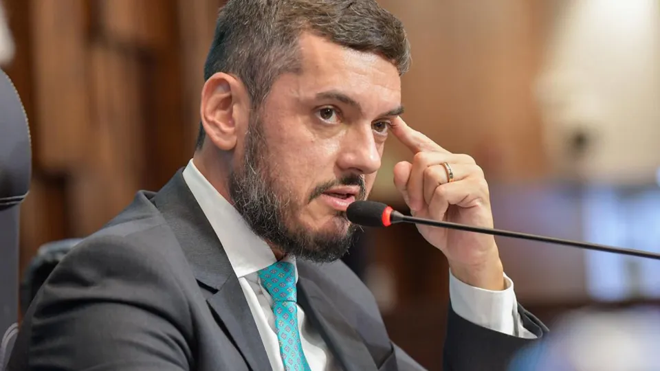 Acusa&ccedil;&otilde;es envolvem vazamento de informa&ccedil;&otilde;es sigilosas em investiga&ccedil;&atilde;o sobre o Comando Vermelho