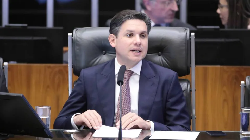 Presidente da C&acirc;mara, Hugo Motta, garante que decis&atilde;o ser&aacute; tomada ap&oacute;s tr&acirc;nsito em julgado do processo contra parlamentares.