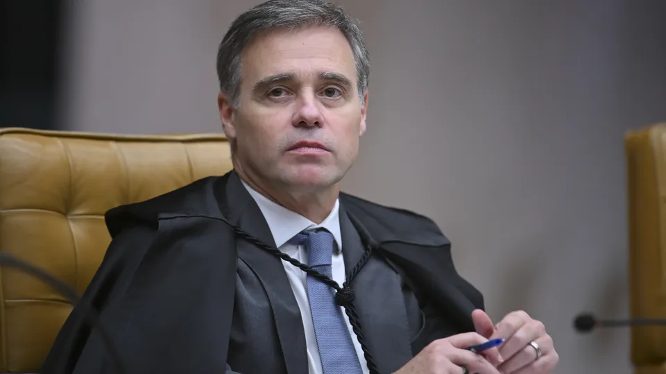 Ministro do STF atendeu solicita&ccedil;&atilde;o da Pol&iacute;cia Federal para novas dilig&ecirc;ncias nas investiga&ccedil;&otilde;es.