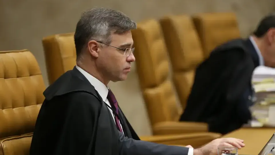 O ministro Andr&eacute; Mendon&ccedil;a, do STF, tornou facultativa a presen&ccedil;a de Belline Santana na comiss&atilde;o de investiga&ccedil;&atilde;o.