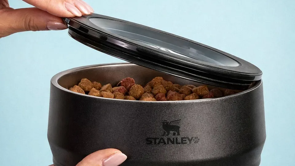A marca Stanley 1913 expande seu portf&oacute;lio com a nova linha Pet Bowl, voltada para c&atilde;es e gatos.