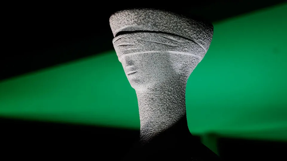 Relat&oacute;rio entregue ao STF revela que despesas com pagamentos extras superam R$ 17 bilh&otilde;es por ano, com propostas de limites.