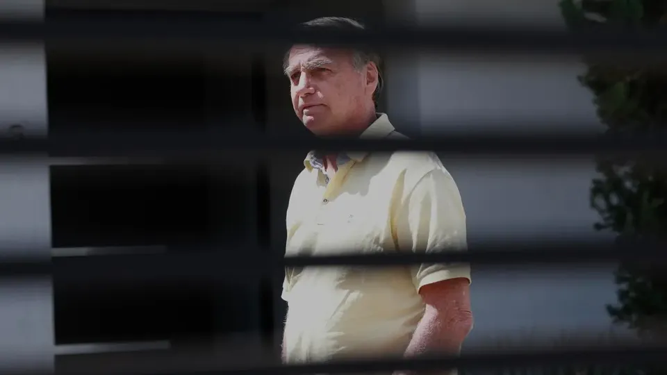 O ex-presidente Jair Bolsonaro deve seguir um regime de isolamento com restri&ccedil;&otilde;es severas, incluindo proibi&ccedil;&atilde;o de redes sociais.