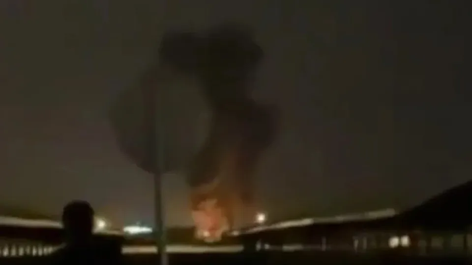 Inc&ecirc;ndio no Aeroporto Internacional do Kuwait foi causado por ataque com drones, sem registro de v&iacute;timas.