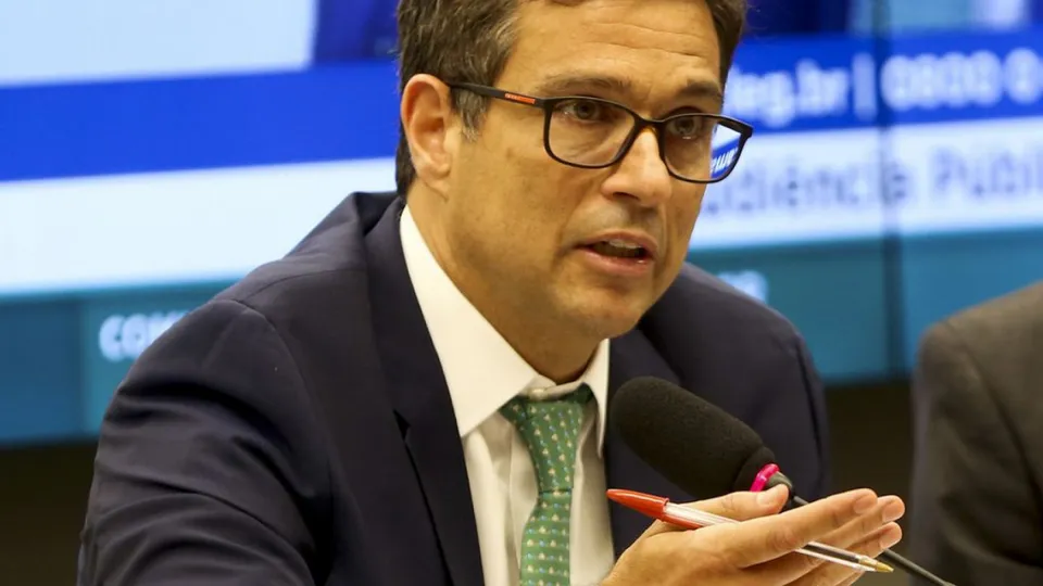 Ex-presidente do Banco Central n&atilde;o compareceu &agrave; CPI, que investiga falhas na fiscaliza&ccedil;&atilde;o banc&aacute;ria. Habeas corpus garantiu sua aus&ecirc;ncia.