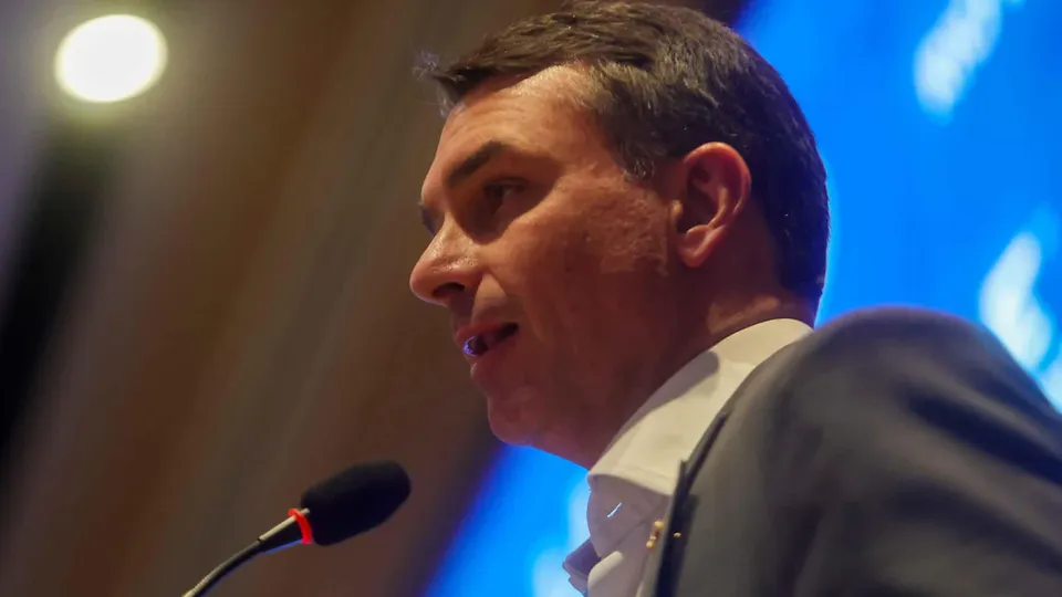 Fl&aacute;vio Bolsonaro clama por uni&atilde;o na direita ap&oacute;s embates entre aliados