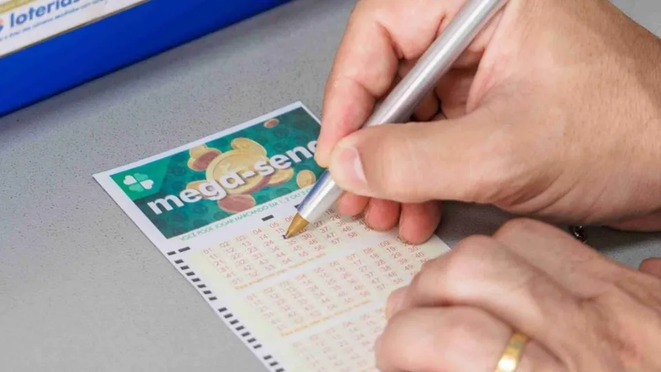 Sem ganhadores do pr&ecirc;mio principal, 54 apostas acertaram a quina e levar&atilde;o R$ 42.308,07 cada; pr&oacute;ximo sorteio ser&aacute; na ter&ccedil;a-feira.