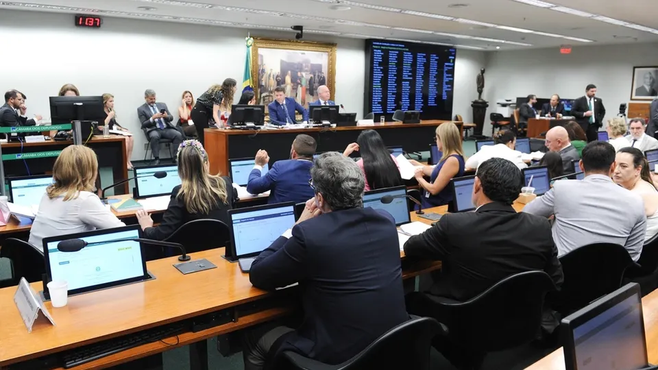 Deputados pedem mais tempo para discutir propostas que alteram jornada de trabalho e escalas; governo busca agilidade na tramita&ccedil;&atilde;o