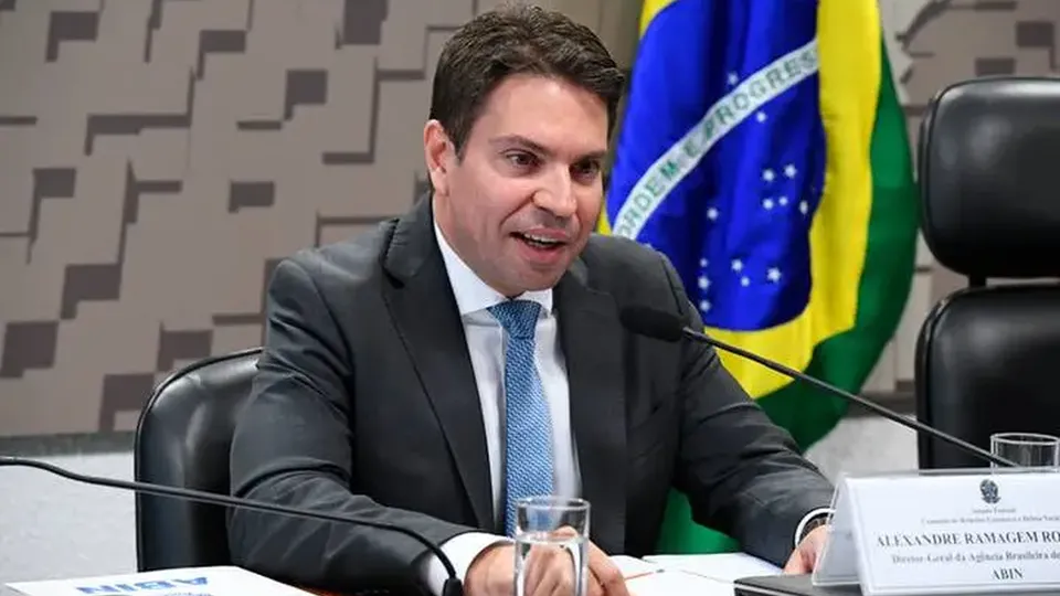 O ex-deputado federal Alexandre Ramagem foi detido por quest&otilde;es migrat&oacute;rias e &eacute; alvo de pedido de extradi&ccedil;&atilde;o do Brasil.