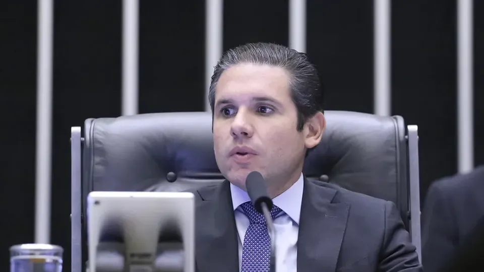 Proposta eleva teto de R$ 81 mil para R$ 130 mil e permite contrata&ccedil;&atilde;o de dois empregados