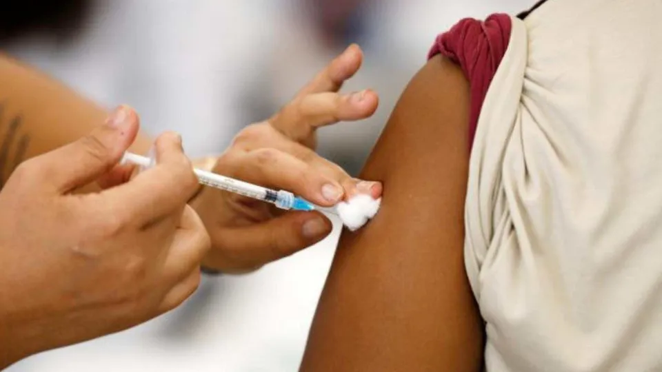 Crescimento no n&uacute;mero de infec&ccedil;&otilde;es pelo v&iacute;rus influenza A acende alerta e destaca a necessidade de imuniza&ccedil;&atilde;o contra a doen&ccedil;a