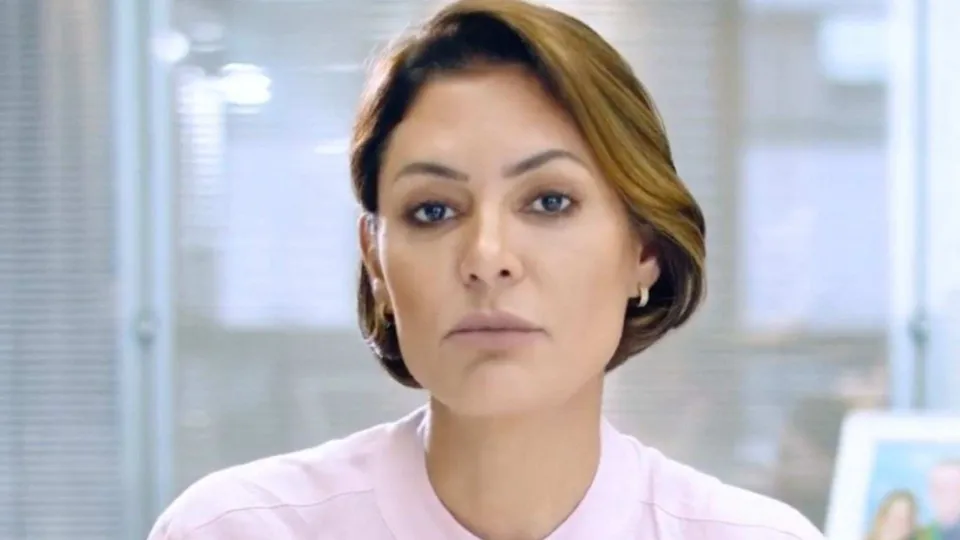 Michelle Bolsonaro se recusa a comentar crise de Fl&aacute;vio e rela&ccedil;&atilde;o com Vorcaro