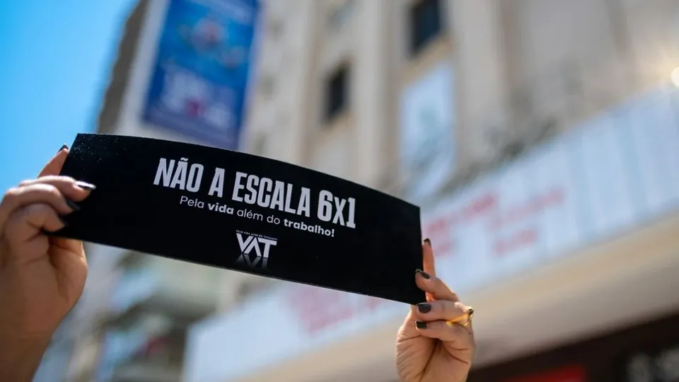 Davi Alcolumbre se re&uacute;ne com centrais sindicais e parlamentares para debater proposta que altera jornada semanal