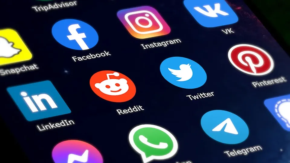 A Comiss&atilde;o Europeia busca proteger crian&ccedil;as e adolescentes dos riscos das plataformas digitais com novas diretrizes.