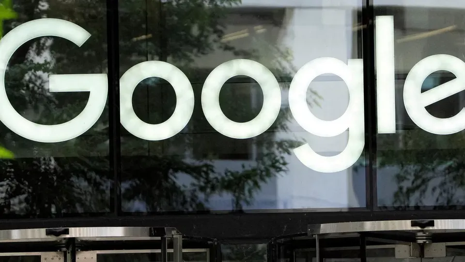 A Comiss&atilde;o Europeia determinou que o Google compartilhe dados de busca e permita acesso ao Android para IAs rivais at&eacute; 2027.