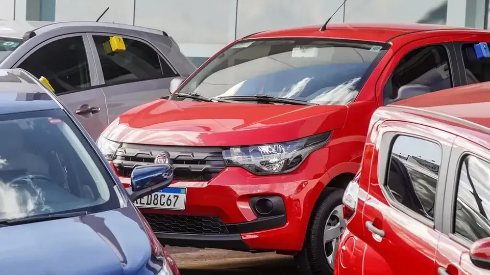 Motoristas de aplicativo e taxistas poder&atilde;o financiar ve&iacute;culos seminovos a partir de 2024 com novas regras
