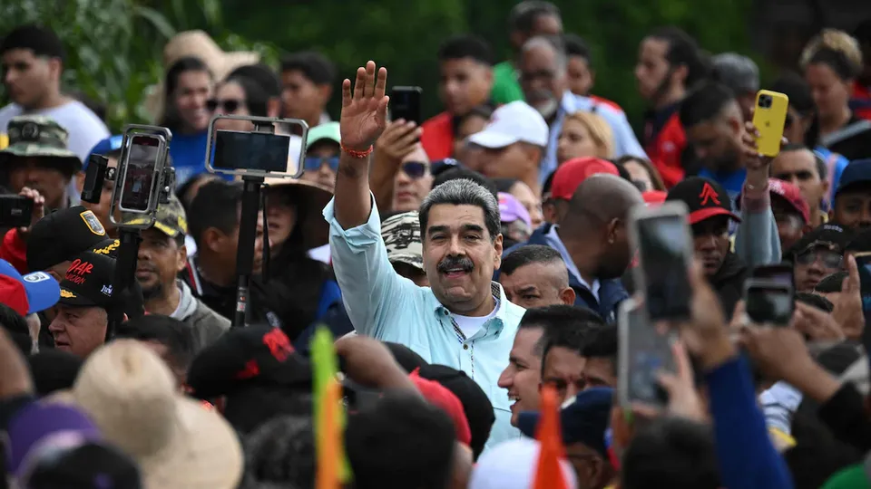 O ex-presidente da Venezuela, Nicol&aacute;s Maduro, enfrentar&aacute; a justi&ccedil;a americana em 1&ordm; de junho de 2027, ap&oacute;s ser capturado em janeiro.