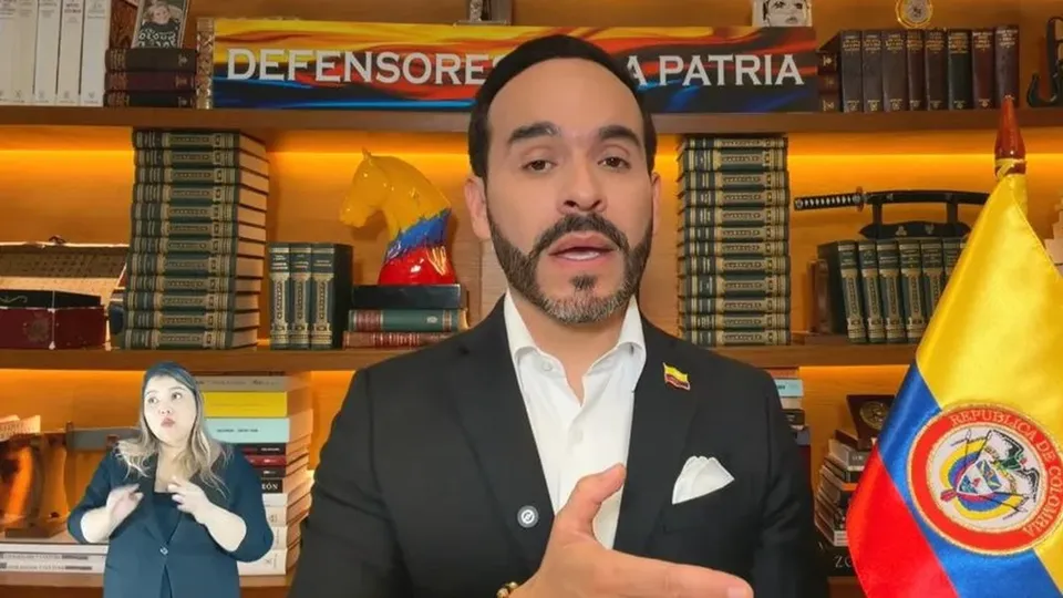 Abelardo de la Espriella, que assumir&aacute; em agosto, planeja fechar embaixadas e redirecionar verba para seguran&ccedil;a p&uacute;blica.