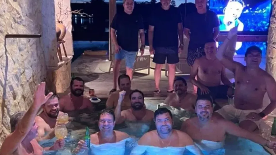 Pol&iacute;tico afirma estar tranquilo ap&oacute;s divulga&ccedil;&atilde;o de imagem em evento social com outros parlamentares