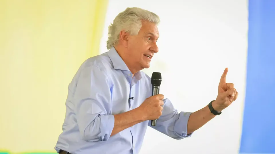 O pr&eacute;-candidato do PSD &agrave; Presid&ecirc;ncia, Ronaldo Caiado, condena a falta de participa&ccedil;&atilde;o dos rivais nos debates eleitorais.