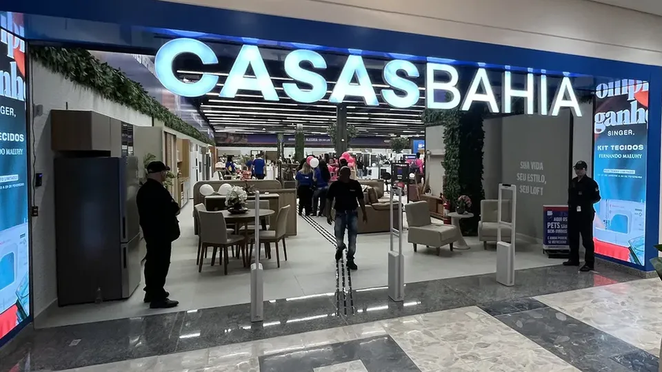 O resultado negativo foi influenciado por R$ 9,1 bilh&otilde;es em eventos n&atilde;o recorrentes e fechamento de lojas.