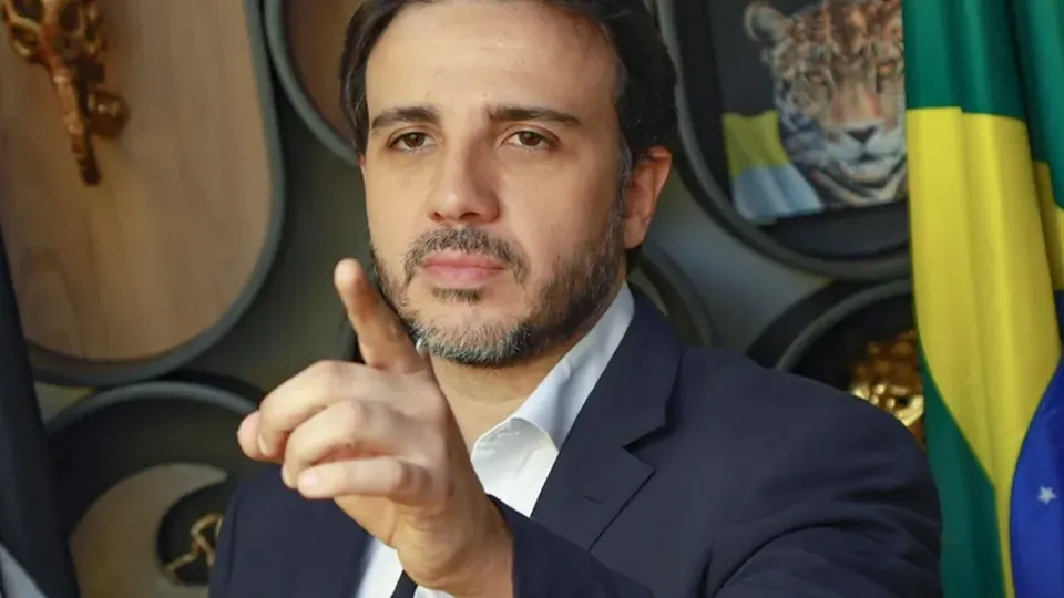 Candidato do Miss&atilde;o, Renan Santos, defende endurecimento na seguran&ccedil;a p&uacute;blica em ato em S&atilde;o Paulo