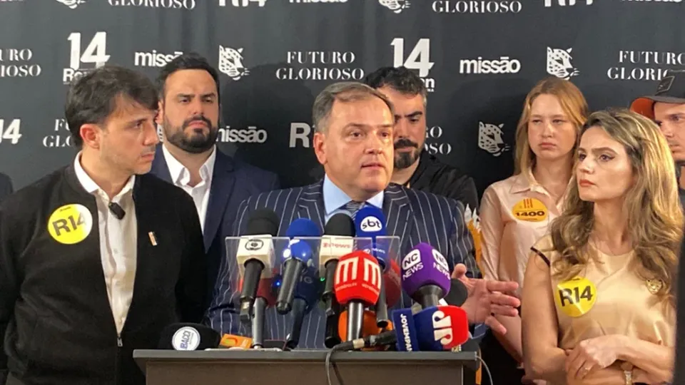 Advogado alega que restri&ccedil;&otilde;es &agrave; campanha violam direitos de defesa e anuncia a&ccedil;&atilde;o judicial.