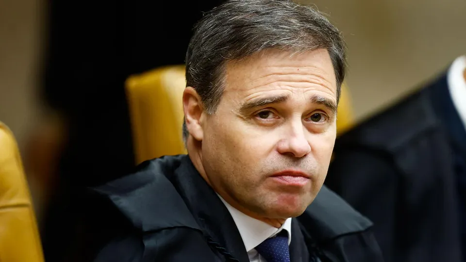 Ministro do TSE acata pedido de Fl&aacute;vio Bolsonaro e exige identifica&ccedil;&atilde;o do vice na campanha