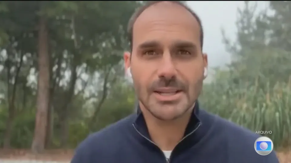 Ministro Kassio Nunes Marques ordena retirada de postagens que questionam a seguran&ccedil;a das urnas no Brasil, atendendo a pedido de federa&ccedil;&atilde;o partid&aacute;ria.