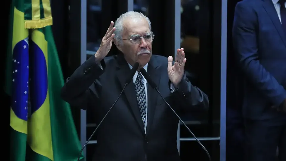 Interna&ccedil;&atilde;o de Jos&eacute; Sarney em S&atilde;o Lu&iacute;s: ex-presidente est&aacute; com pneumonia, mas est&aacute;vel